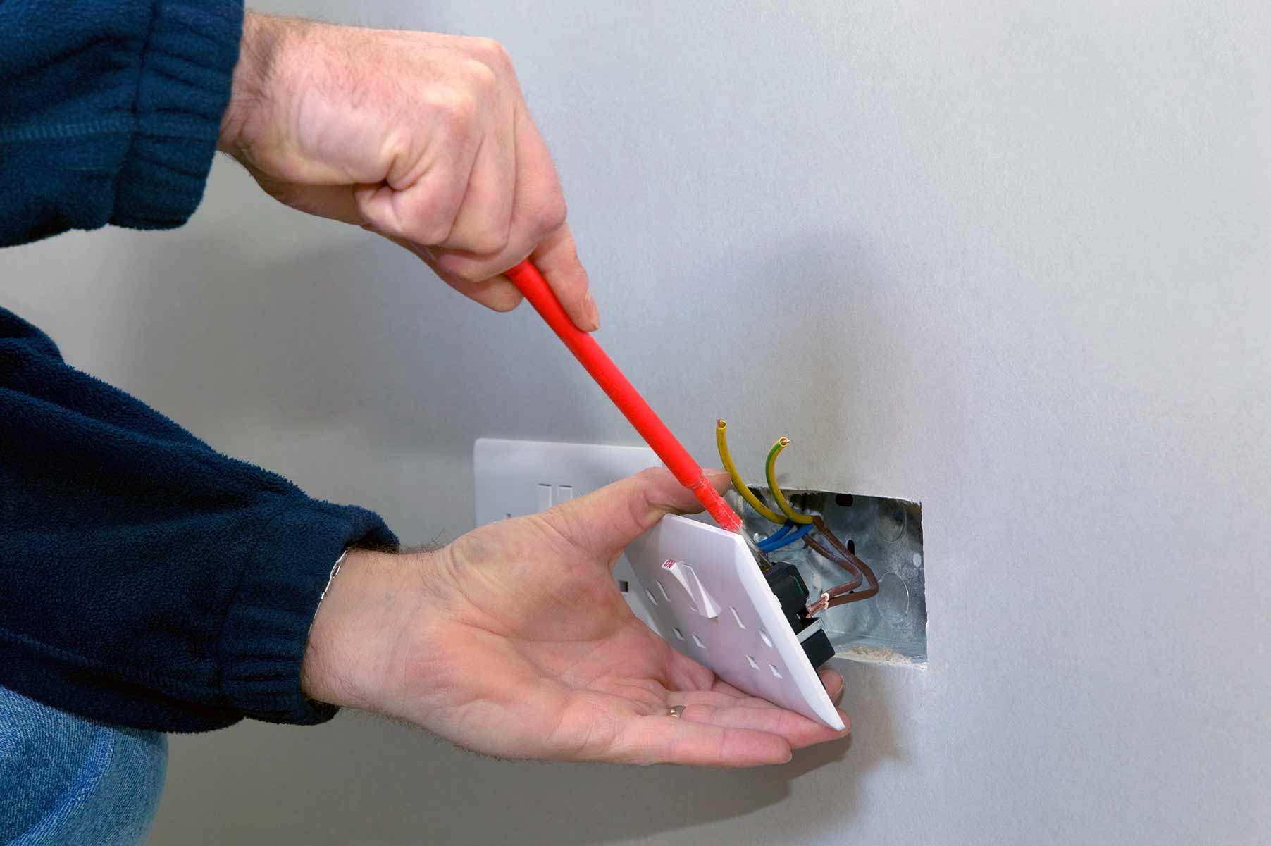 Our electricians can install plug sockets for domestic and commercial proeprties in East Barnet and the local area. 